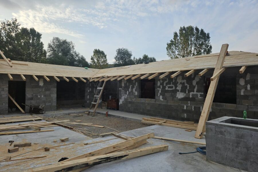 изграждане на нов покрив и монтаж на керемиди от Roof-Stroy