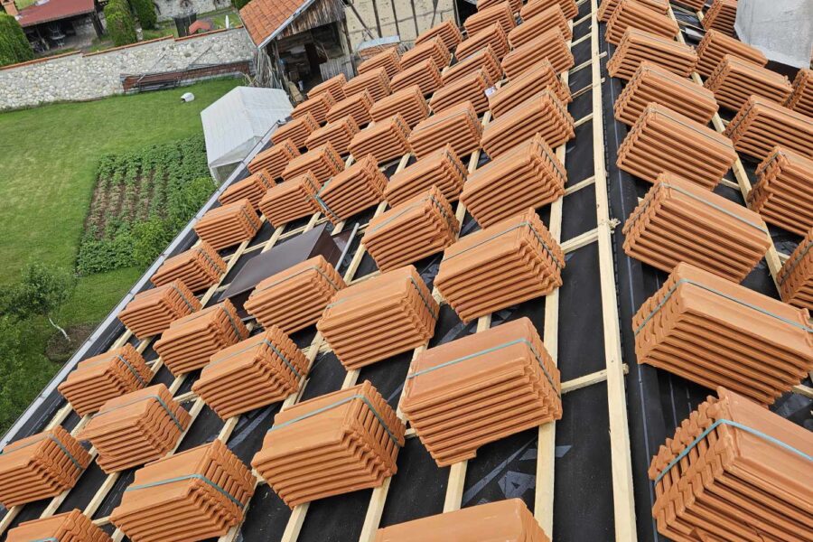 ремонт на покриви Пловдив от Roof-Stroy с подмяна на керемиди и хидроизолация