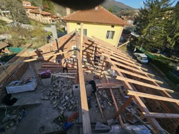 Изграждане на дървена покривна конструкция в Панчарево София