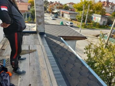 Безшевни улуци монтирани на навес гара Елин Пелин област София