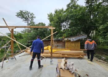 Изработка на навес по поръчка. Нов навес с дървен покрив в област Видин