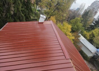 Качествено изпълнение от Roof-Stroy. Нов покрив с изолирани термопанели София